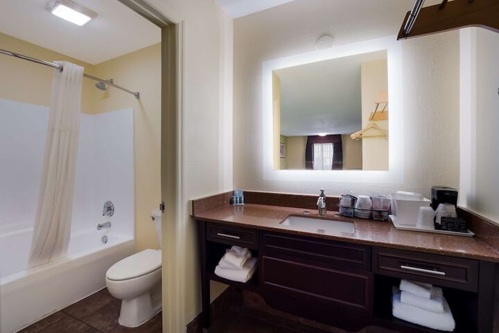 Room 10 of 32