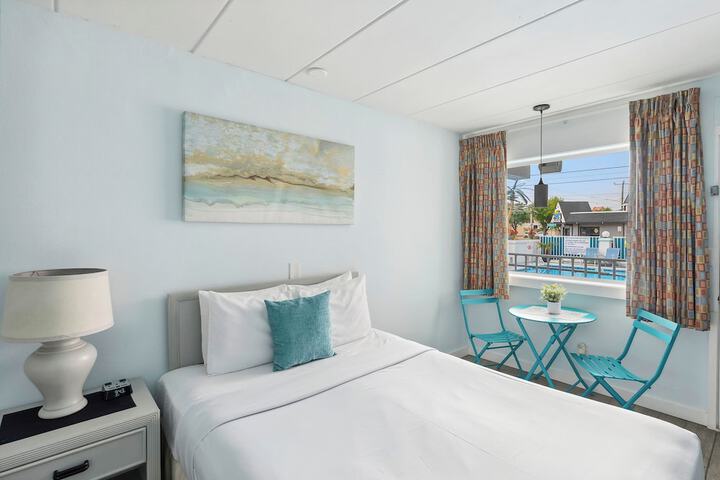 Daytona Inn & Suites