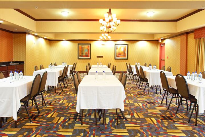 Holiday Inn Express Suites Van Buren-Ft Smith Area by IHG