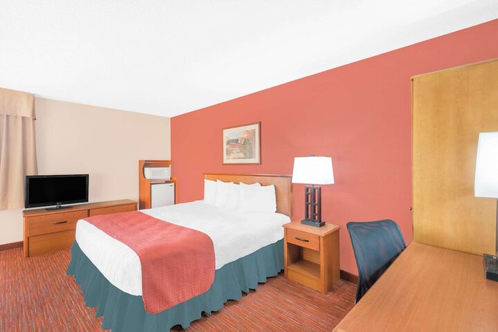 Room 10 of 33