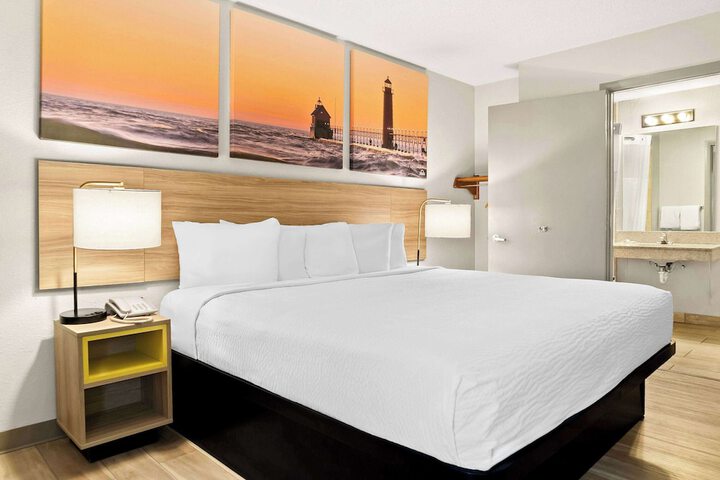 Room 16 of 38