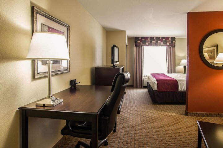 Comfort Suites Bloomington I-55 and I-74
