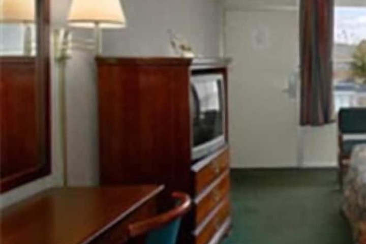 Room 6 of 15