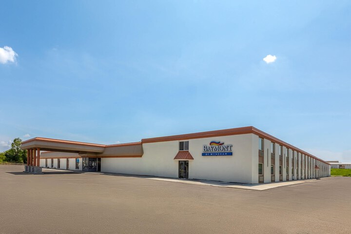 Baymont by Wyndham Jamestown Conference Center & Water Park