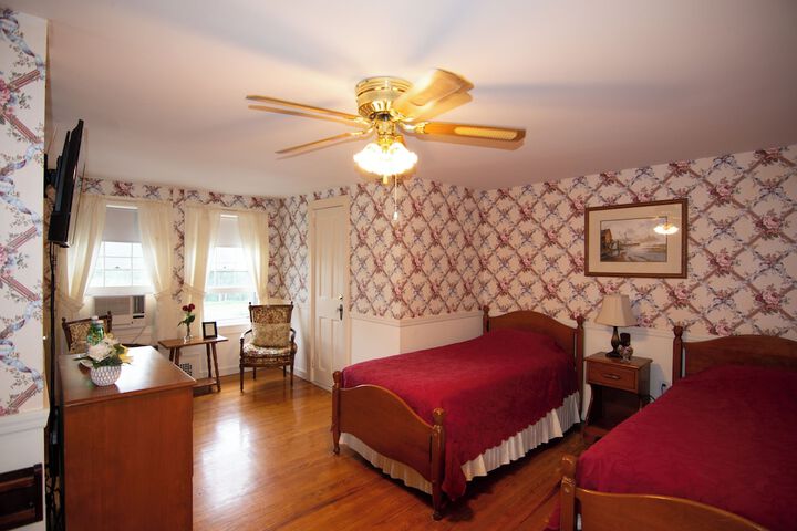 Room 27 of 142