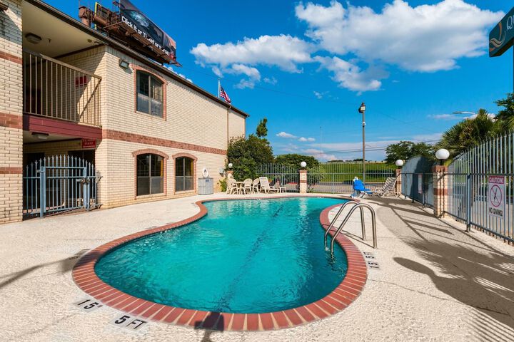 Pool 9 of 38