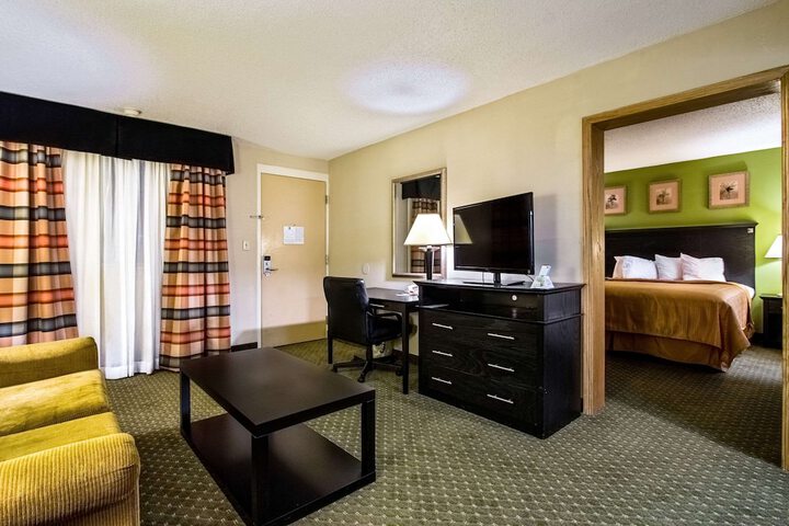 Room 9 of 27