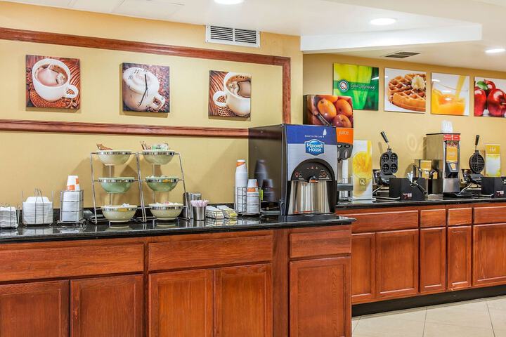 Quality Inn & Suites Middletown - Newport
