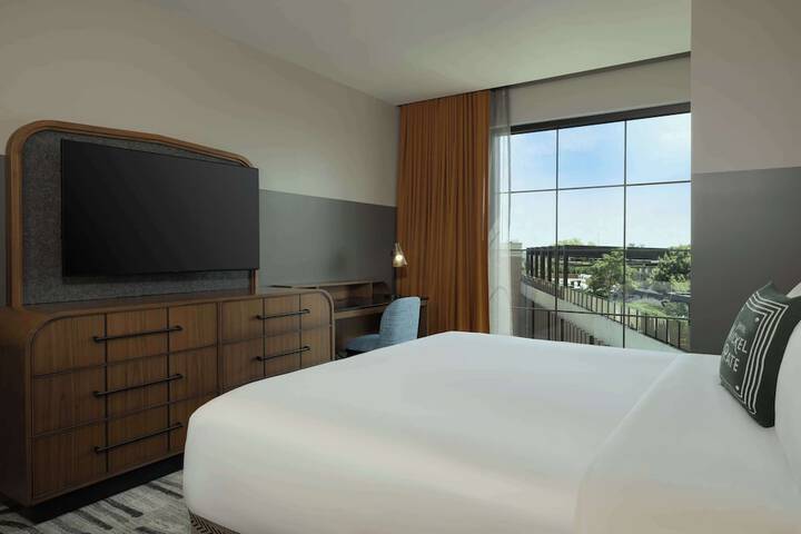 Room 25 of 61