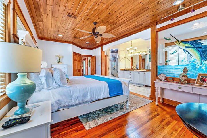 Riverfront Carrabelle Home w / Furnished Patio!