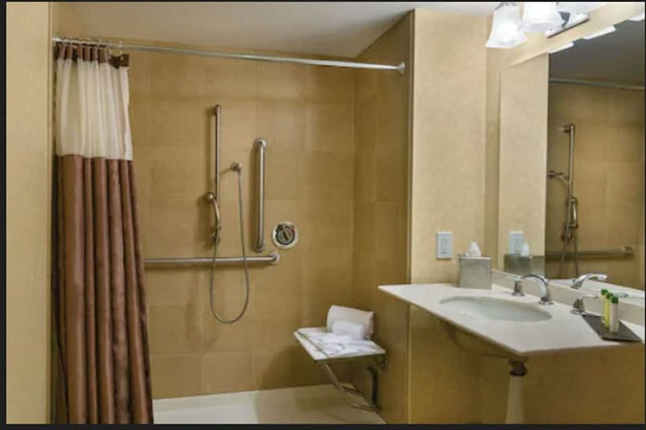 Room 26 of 115