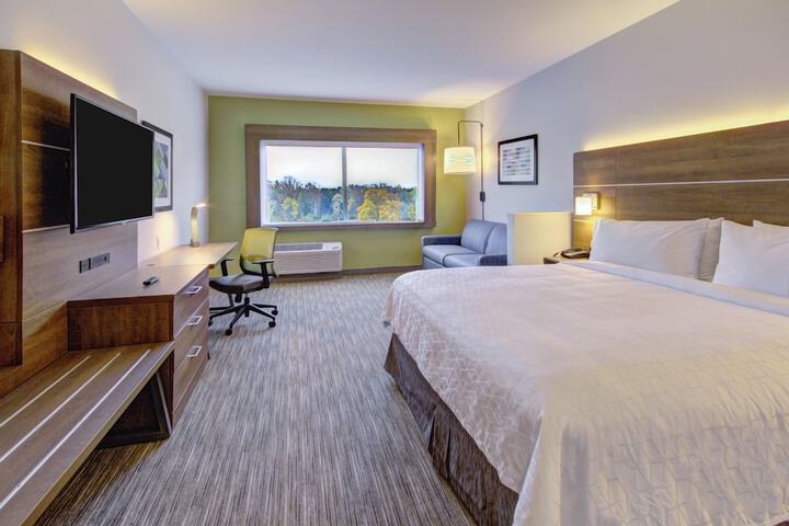 Room 11 of 34