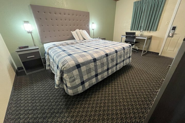 Room 9 of 17