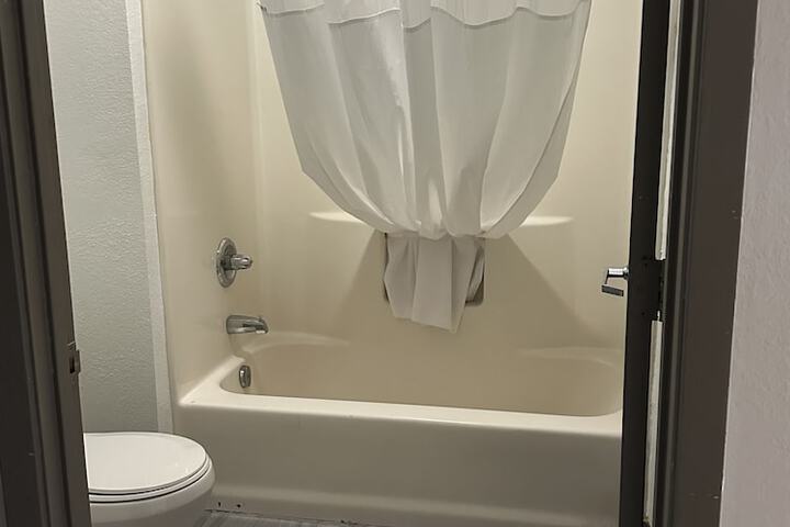 Quality Inn & Suites Decatur - Priceville I-65