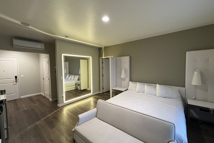 Aspire Inn & Suites Orange