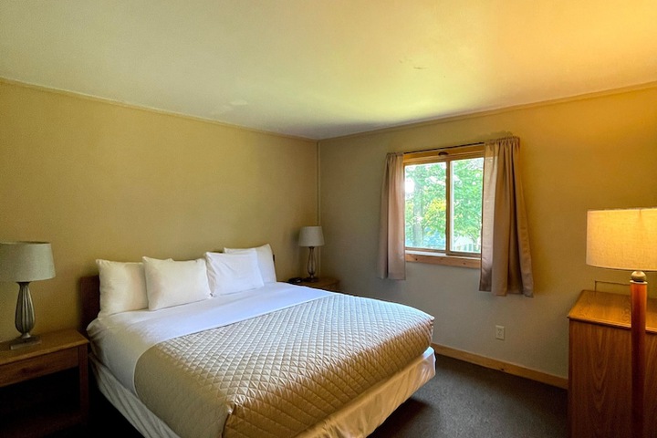 Hanging Horn Lakeside Resort