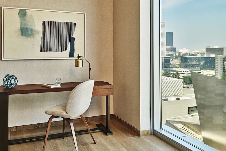 Room 76 of 274