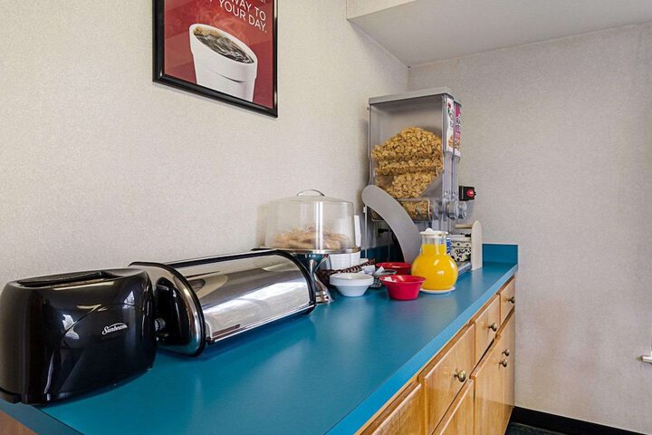 Breakfast/Coffee Service 25 of 25