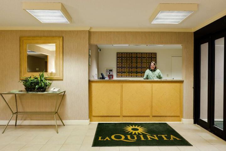 La Quinta Inn & Suites by Wyndham Chicago Willowbrook