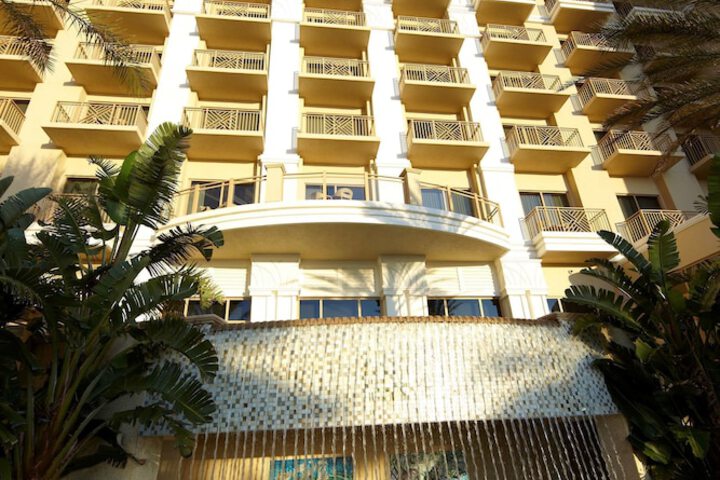 Sandpearl Resort