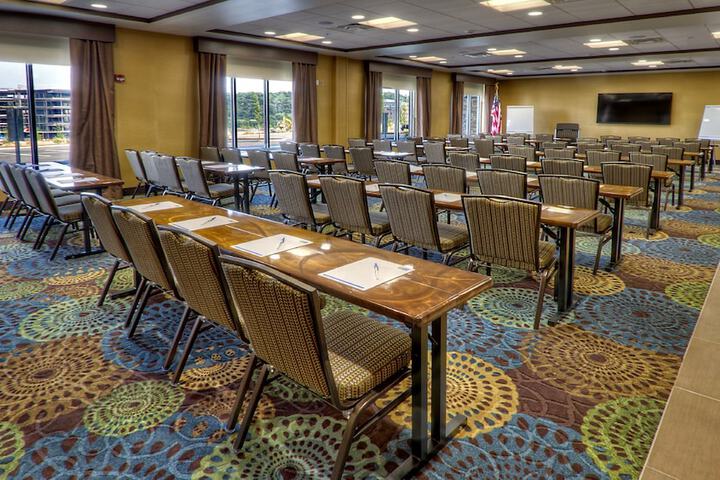 Holiday Inn Express & Suites Pittsburgh SW - Southpointe by IHG
