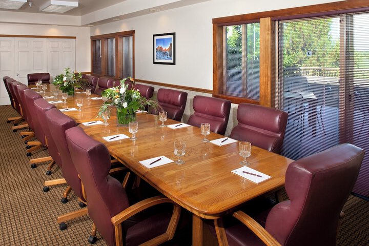 The Lodge at Eagle Crest Resort