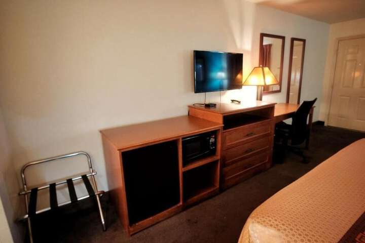 Room 13 of 32