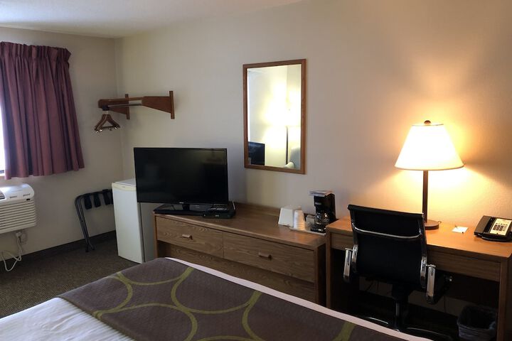 Room 11 of 35