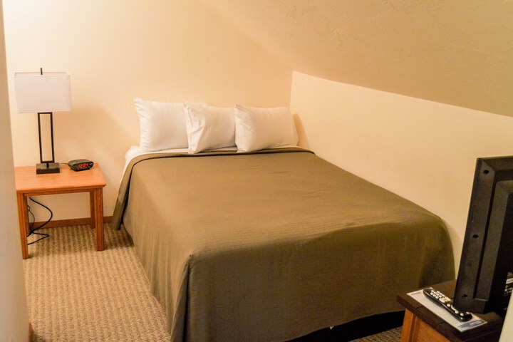 Room 47 of 185