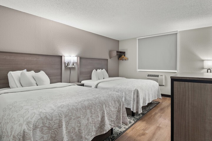 Red Roof Inn PLUS+ Belleville