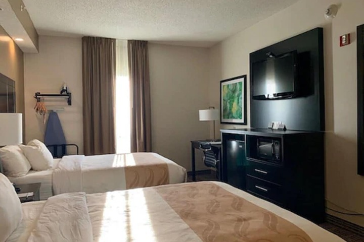 Room 30 of 48