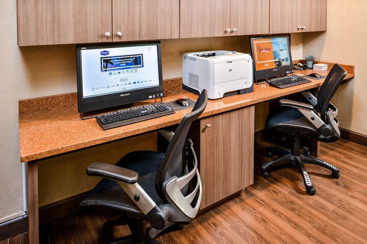 Business Center 40 of 41