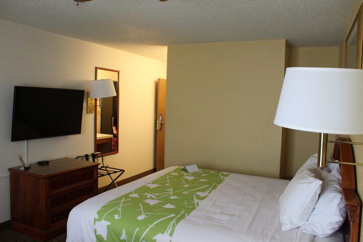 Room 9 of 26