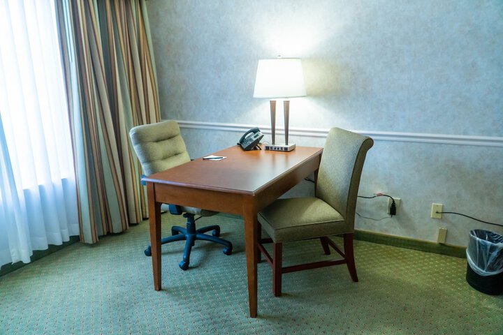 Room 28 of 73