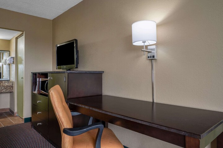 Room 15 of 31