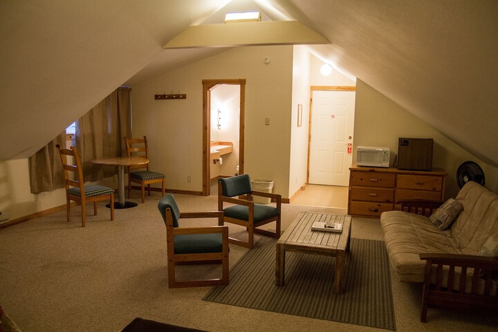 Whittakers Motel & Historic Bunkhouse