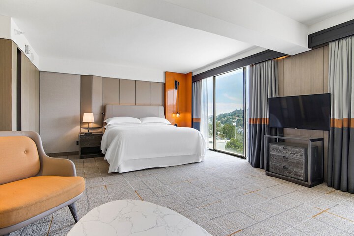 Room 51 of 145