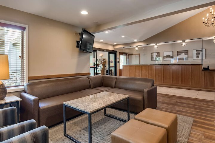 Best Western Plus Windjammer Inn & Conference Center