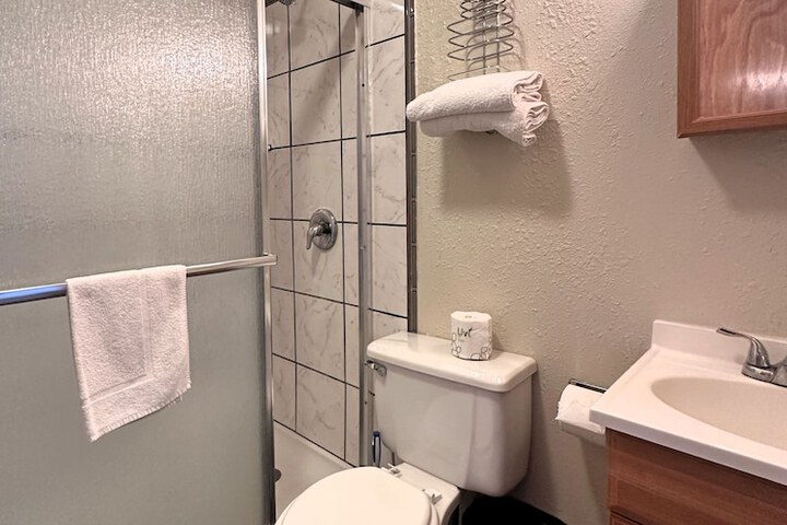 Room 175 of 299