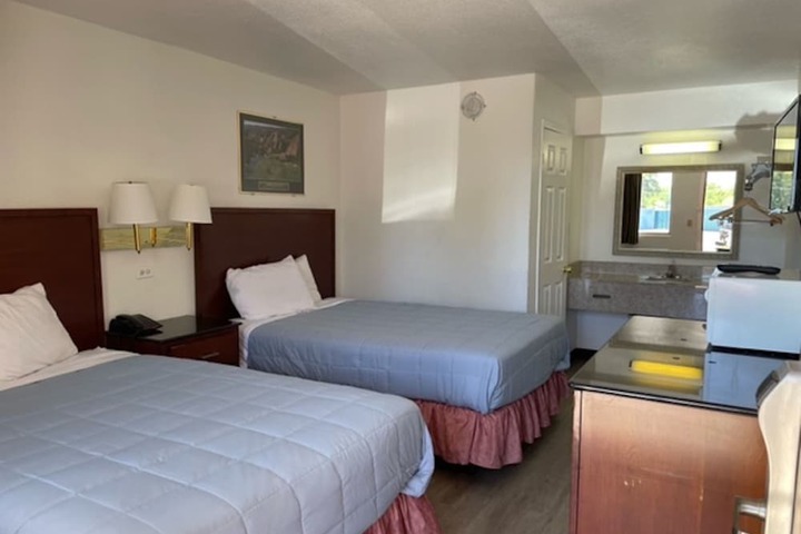 Room 7 of 33