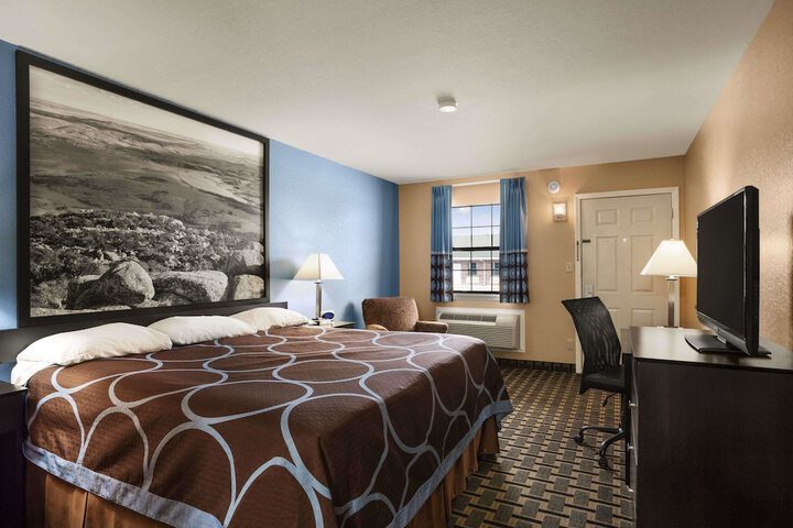 Room 10 of 13