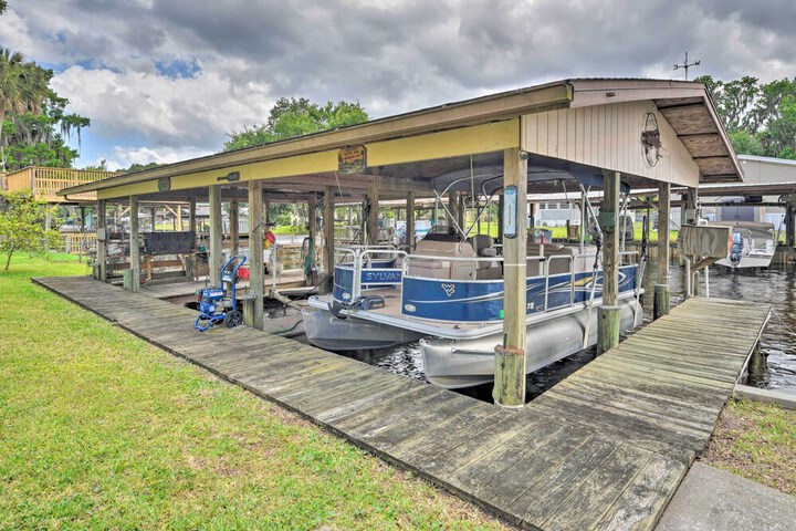 Picturesque Retreat on St. Johns River + Docks