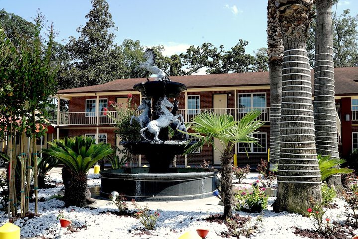 Hotel Exterior 23 of 28