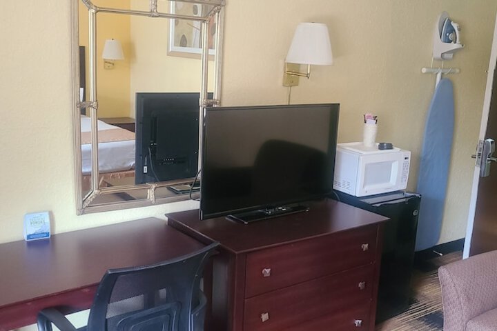 Travelodge by Wyndham Airport Platte City