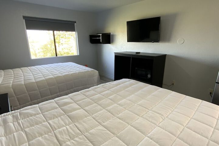 Room 6 of 15