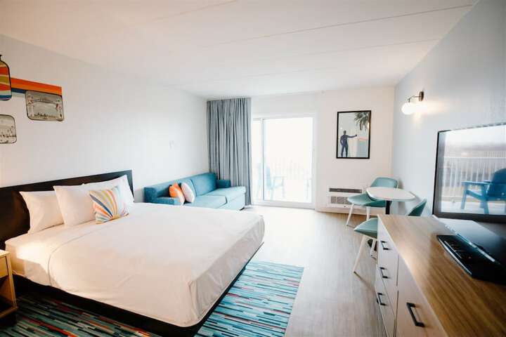 Room 17 of 37