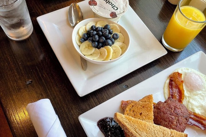 Breakfast/Coffee Service 126 of 132