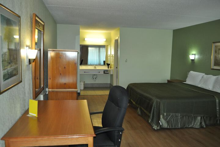 Room 25 of 41