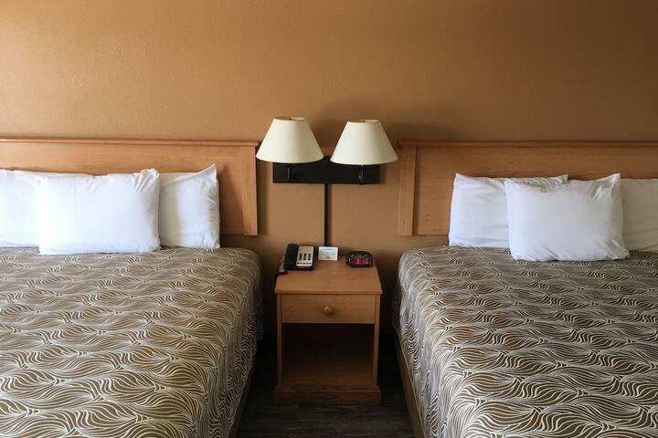 Room 28 of 35