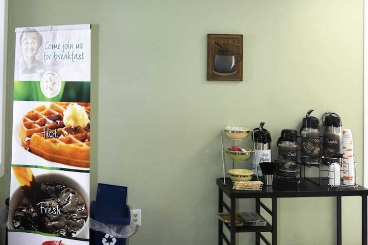 Breakfast/Coffee Service 31 of 32